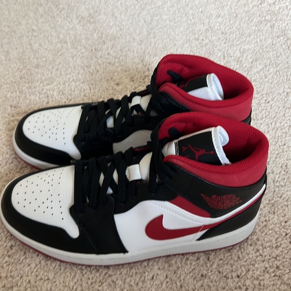 Jordan 1 Mid - Picture 5 of 10